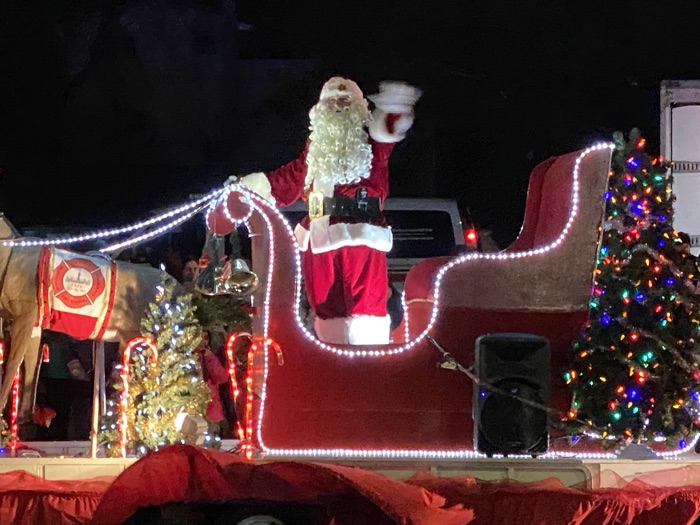 santa claus parade ottawa with santa waving from illuminated sleigh on parade float