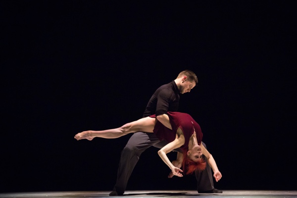 Photo © Thierry du Bois- Cosmos Image. Dancers Céline Cassone, Alexander Hille.