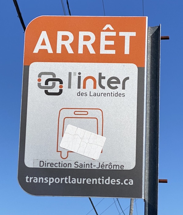 orange and grey sign reading arret l'inter des Laurentides